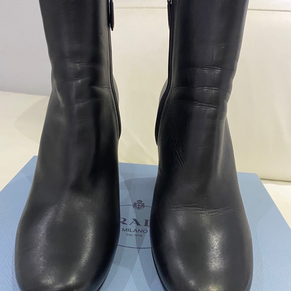PRADA HEELED LEATHER ANKLE BOOTS - Picture 4 of 8